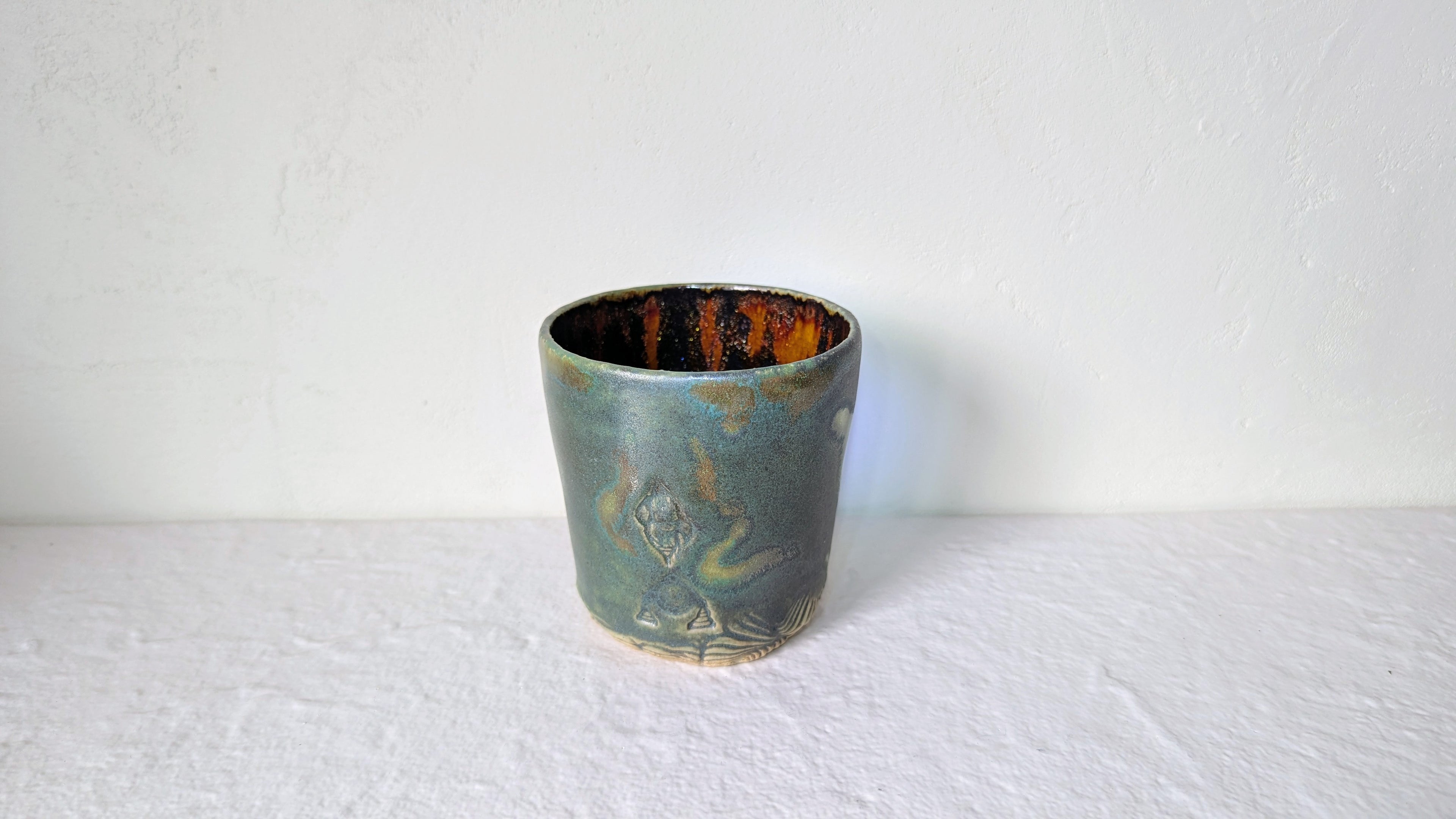 Tasse texturée intérieur pailleté