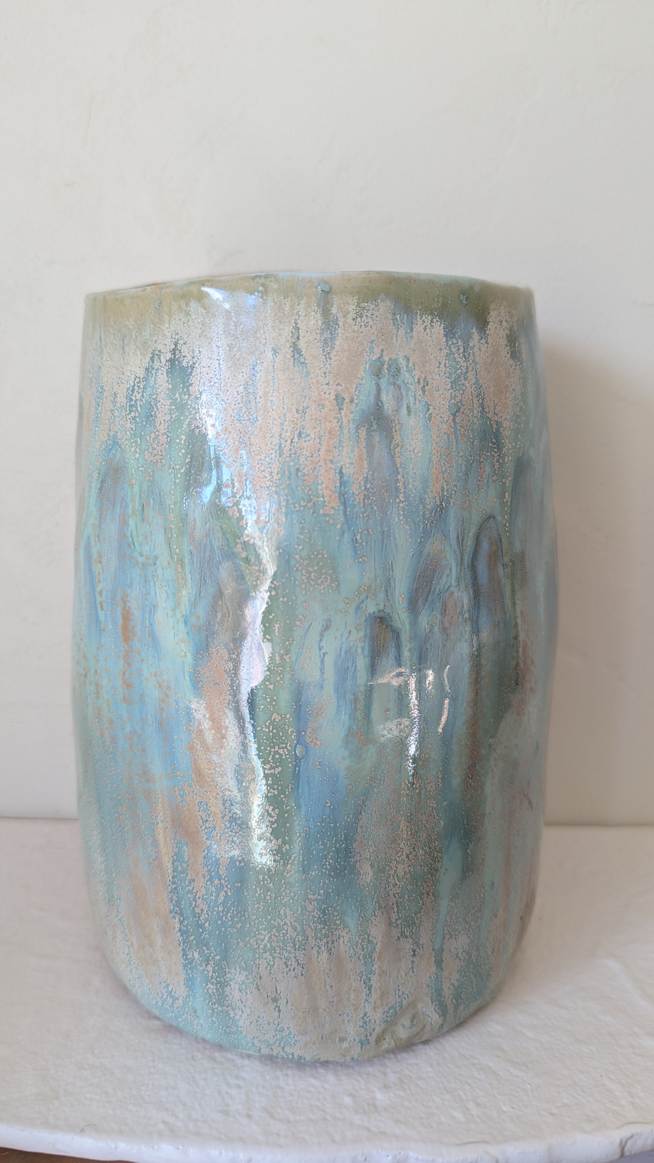 Vase iridescent