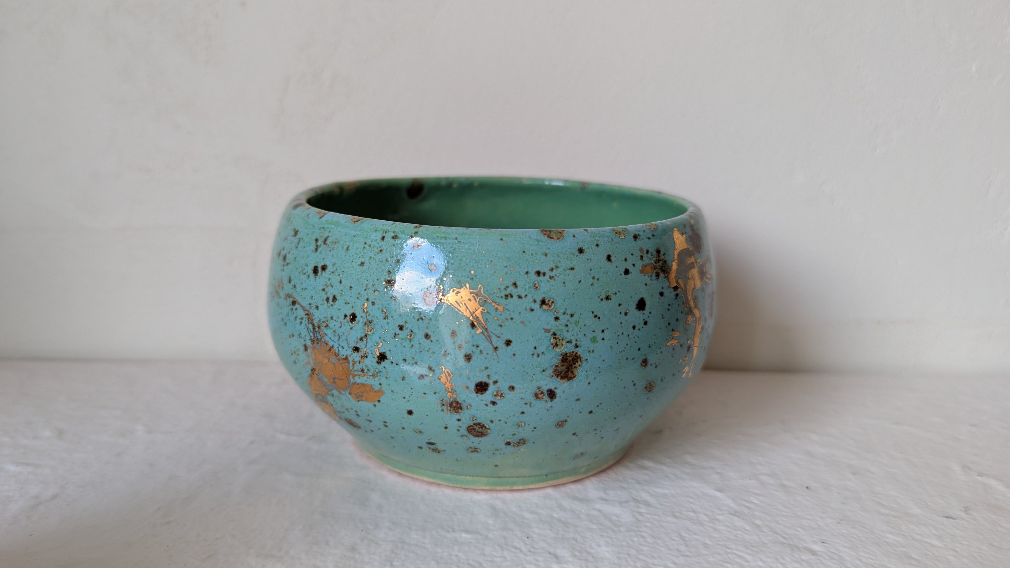 Large Jade and Genuine Gold Bowl