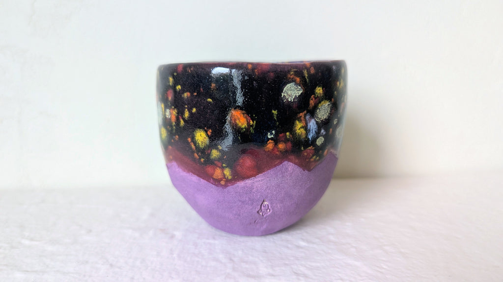 Petit pot en faïence avec mini fusée