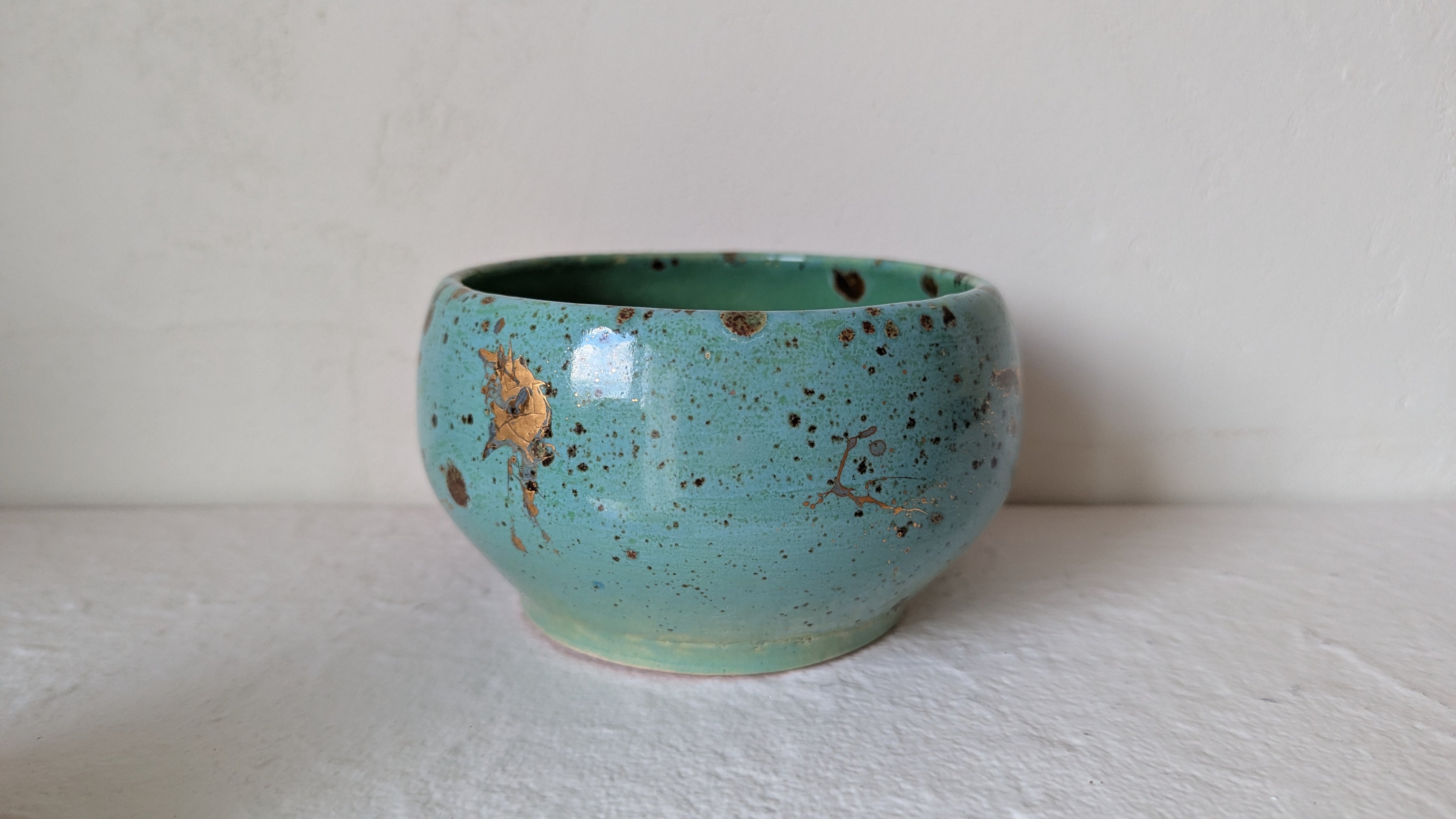 Large Jade and Genuine Gold Bowl