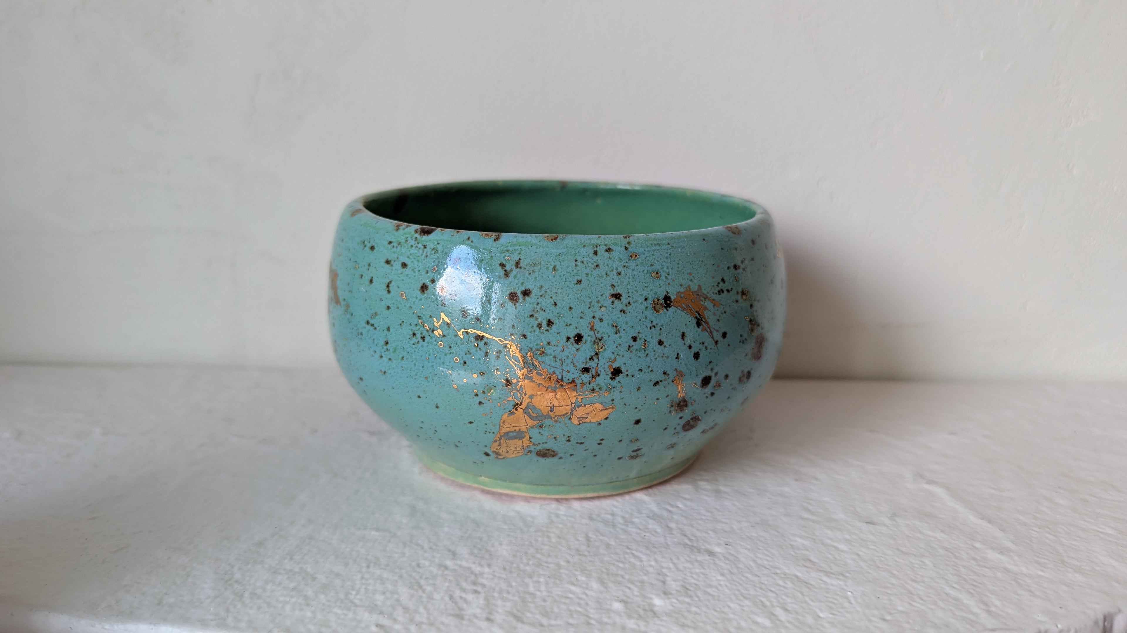 Large Jade and Genuine Gold Bowl